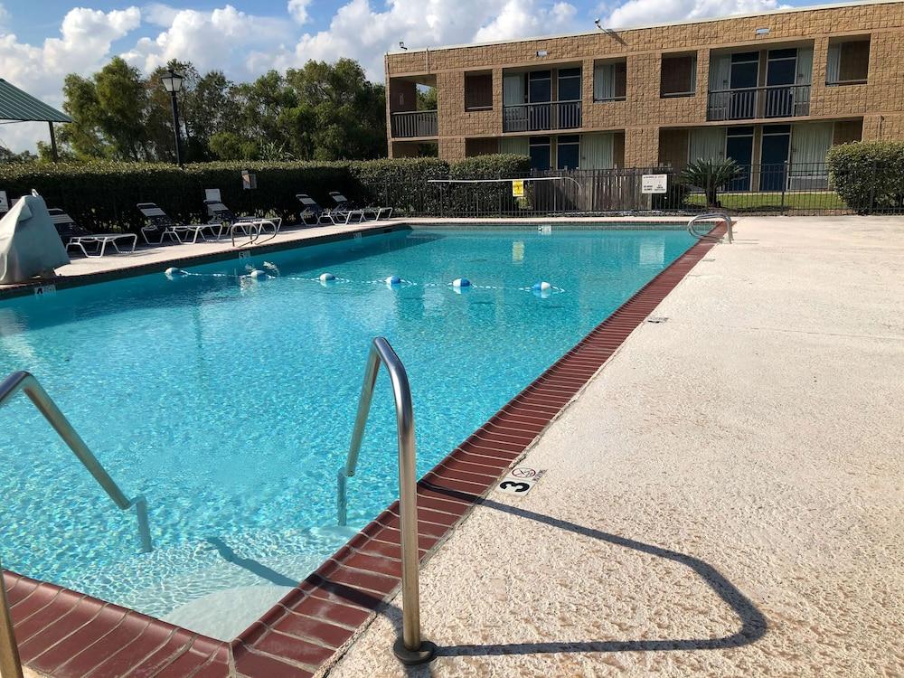 Motel 6-La Place, La Buitenkant foto
